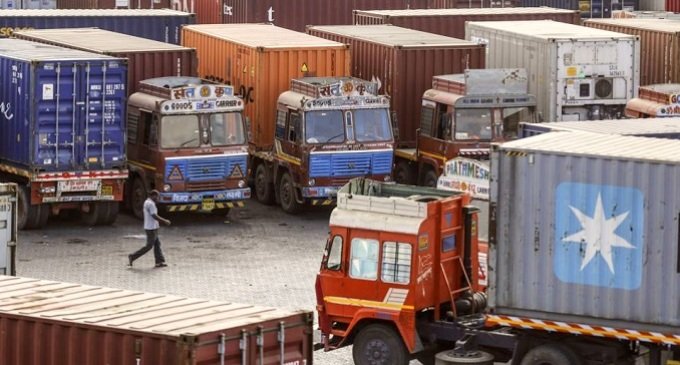 India aumenta aranceles de importación a EE.UU.
