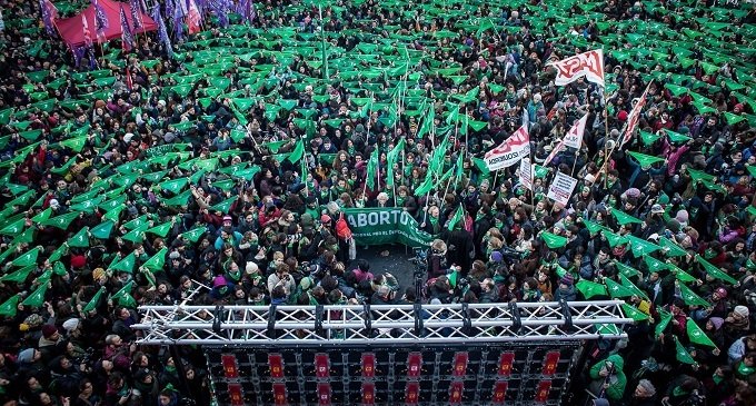 Miles de personas recuerdan en las redes sociales la histórica media sanción al aborto legal