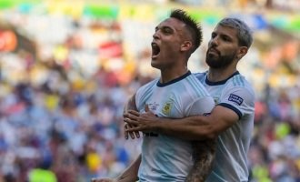 Argentina venció 2-0 a Venezuela y jugará el clásico ante Brasil