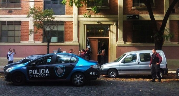 Despidos en Craveri: la historia de un conflicto que tiene a la Policía de la Ciudad al servicio de la empresa