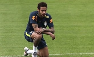 Tras la denuncia por violación, Neymar fue imputado por difundir información privada