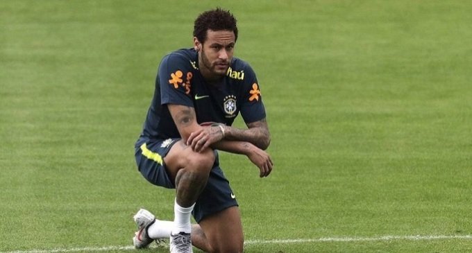 Tras la denuncia por violación, Neymar fue imputado por difundir información privada