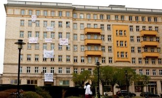 Después de congelar los alquileres Berlín estatiza 670 viviendas