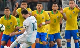 Brasil venció a Argentina por 2 goles y la dejó afuera de la copa