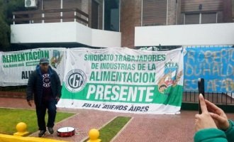 Tras su cierre, trabajadoras y trabajadores de Mielcitas ocupan la planta