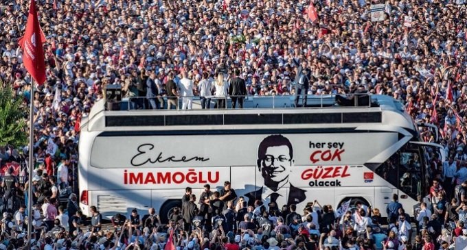 Quién es Ekrem Imamoglu, la promesa que ganó la alcaldía de Estambul