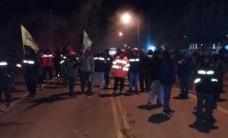 Obreros de la construcción realizan piquetes en Plaza Huincul
