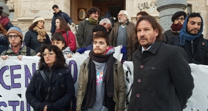 Bahía Blanca: denuncian que la policía abusó de un estudiante durante una protesta