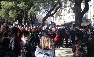 Manifestación frente al INAES contra el despido de una trabajadora