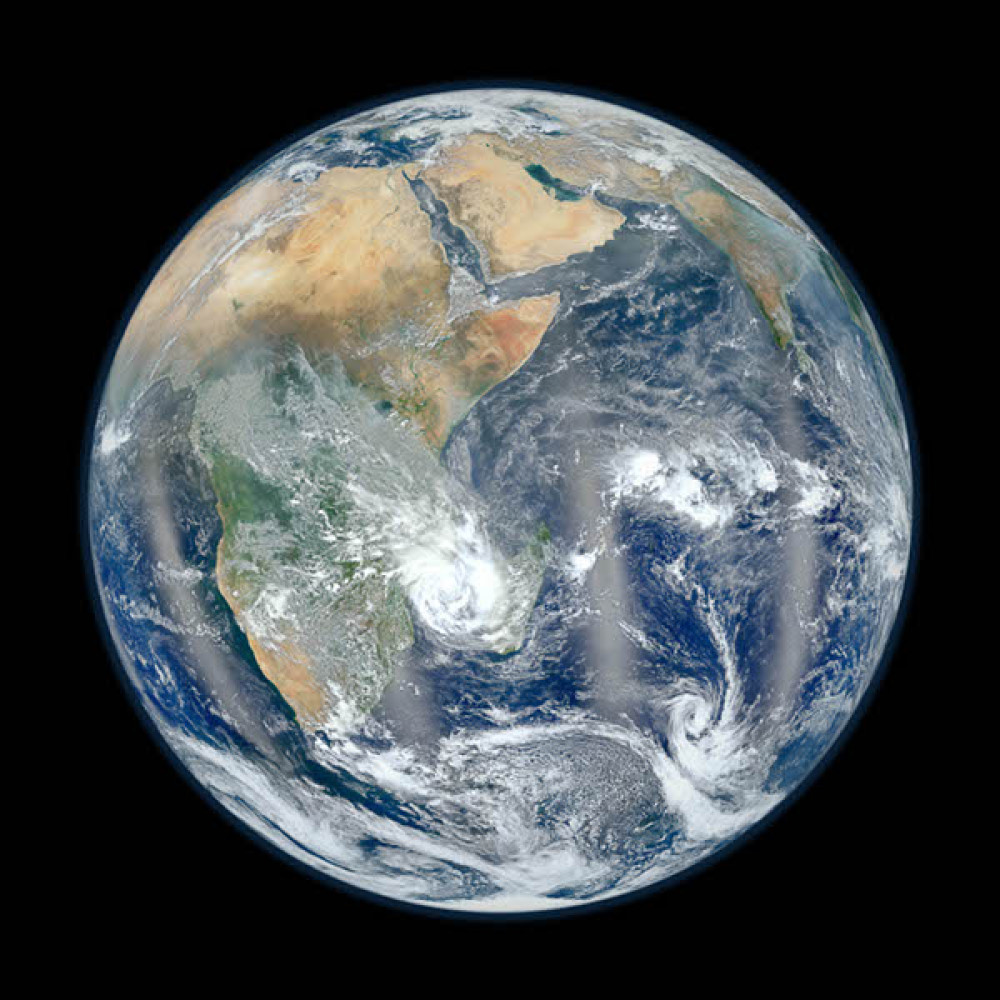 La “Blue Marble 2012” se convirtió en una de las imágenes más vistas de todos los tiempos en Flickr, con más de cuatro millones de visitas. Ante esta situación, la NASA publicó “la otra cara” de esa foto de la Tierra en la que se muestra África y parte de Asia.